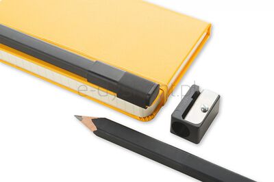 Zestaw MOLESKINE 2 ołówki czarne z drzewa cedrowego 2B i temperówka